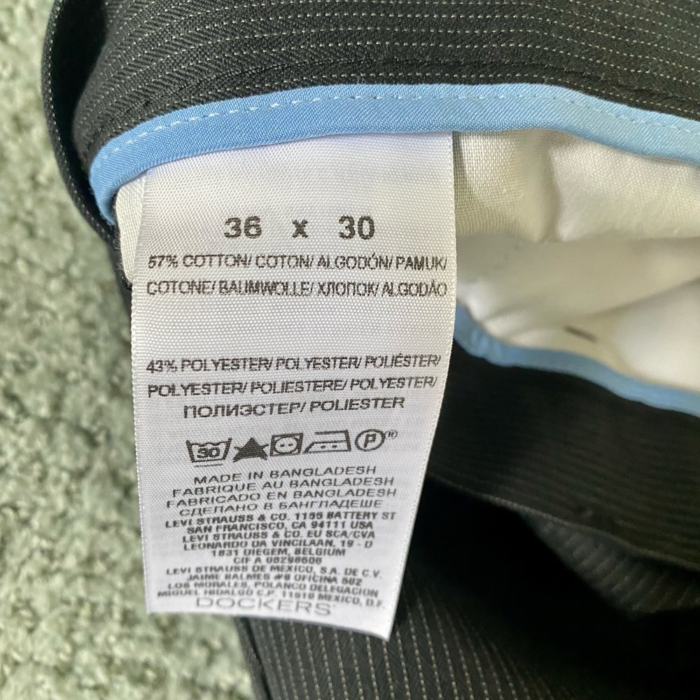 DOCKERS Signature Khaki Straight Fit - Men's Dress Pants! Only worn once! - Picture 5 of 7